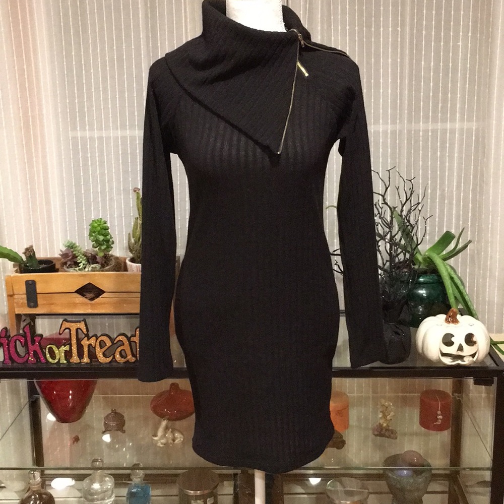Funky Long Black Zippered Envelope Collar Sweater